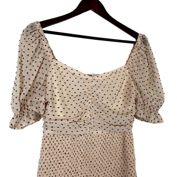 ASTR the label blush pink polka dot SMOCKED MINI DRESS sweetheart neck size M - Picture 3 of 8